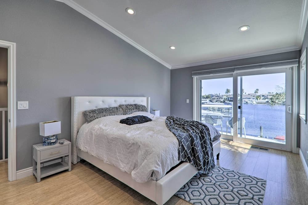 Discovery Bay Retreat w/ Balcony & Boat Dock!