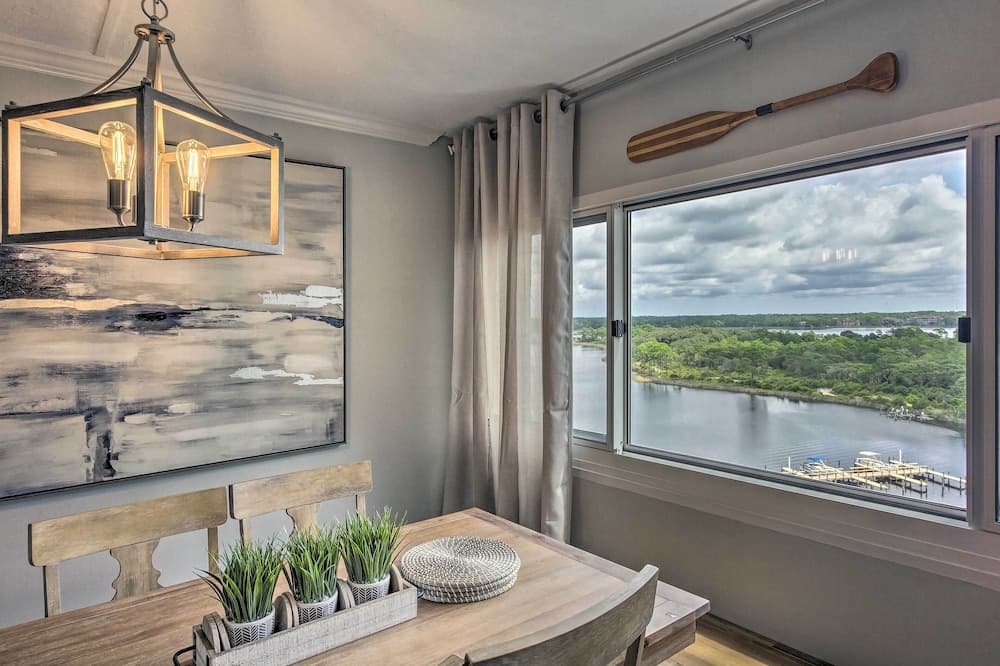 Pinnacle Port Getaway w/ Ocean View + Pool Access!