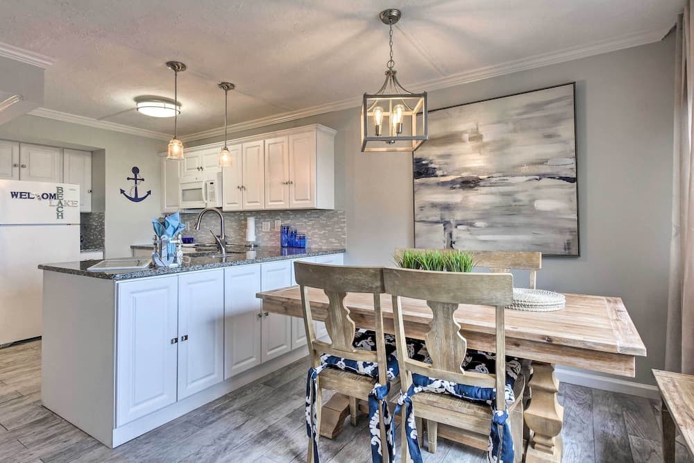 Pinnacle Port Getaway w/ Ocean View + Pool Access!