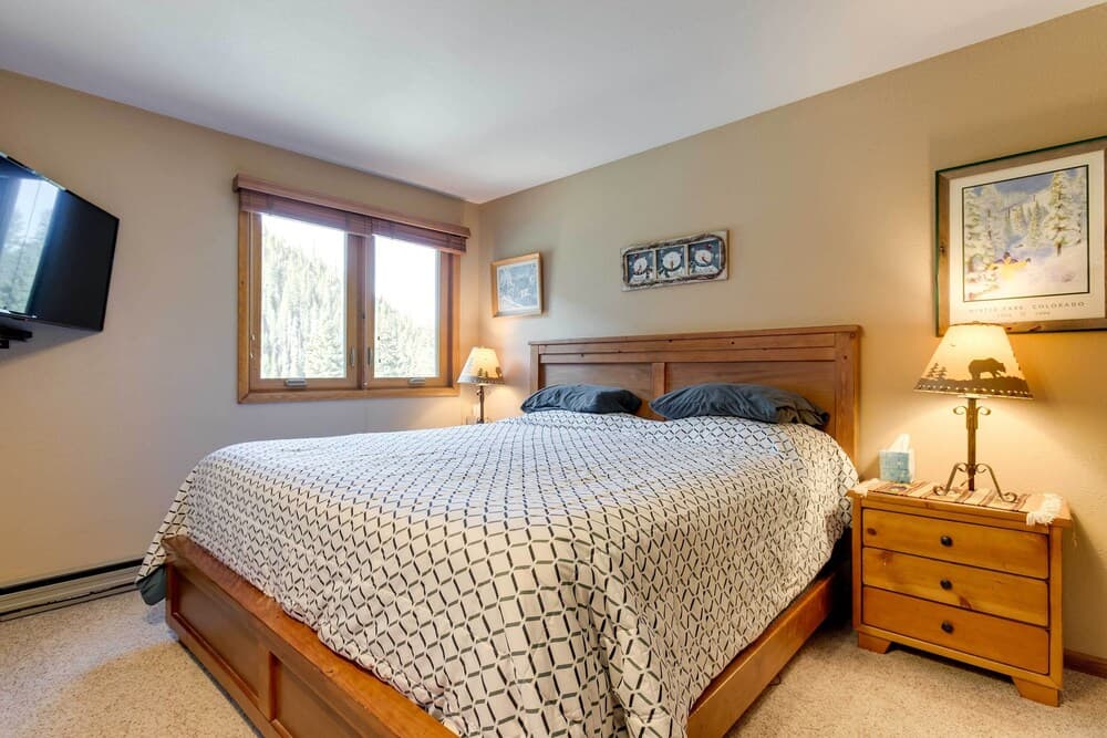 Winter Park Ski-in/ski-out Condo w/ Mountain Views