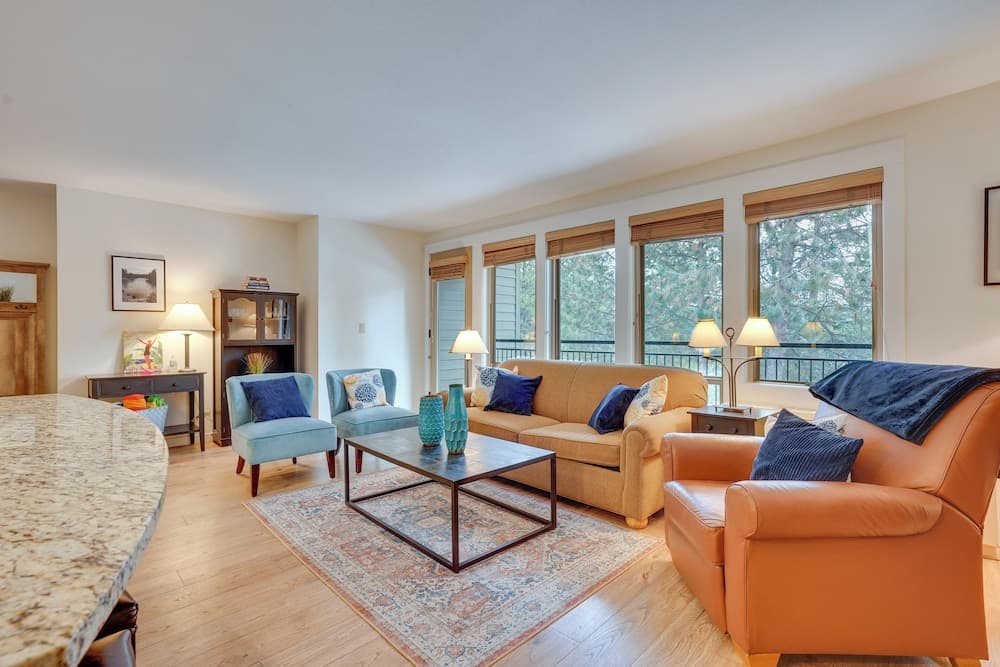 Seventh Mountain Condo w/ Resort Amenities!