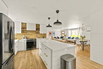 Bend Getaway w/ Deck, Grill & Hot Tub on 10 Acres!