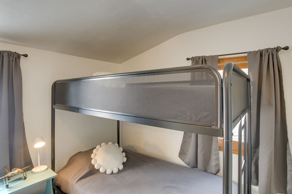 Lovely Bayfront Vacation Rental w/ Spacious Deck!