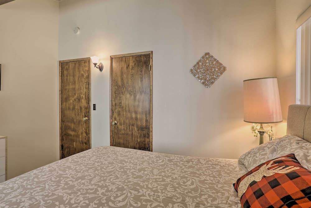 Lake Arrowhead Cabin w/ Mid-century Charm!