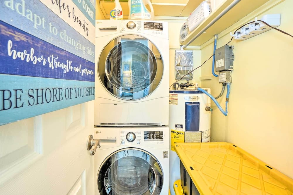 Pet-friendly Dunedin Townhome w/ Private Yard