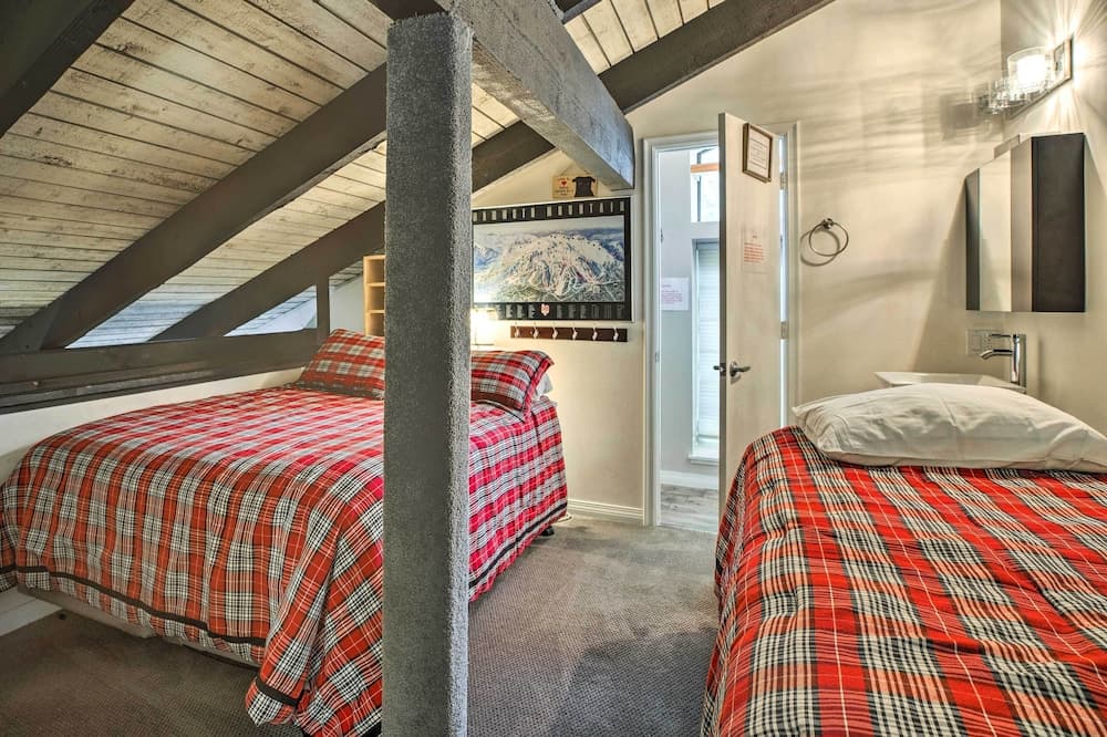 Mammoth Lakes Condo w/ Pool + Spa Access!