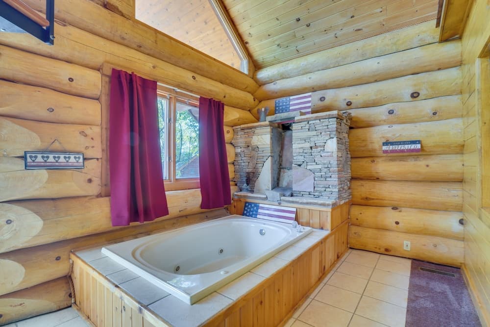 Idyllic Gatlinburg Cabin w/ Hot Tub & Balcony!