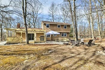 Family-friendly East Stroudsburg Home w/ Deck