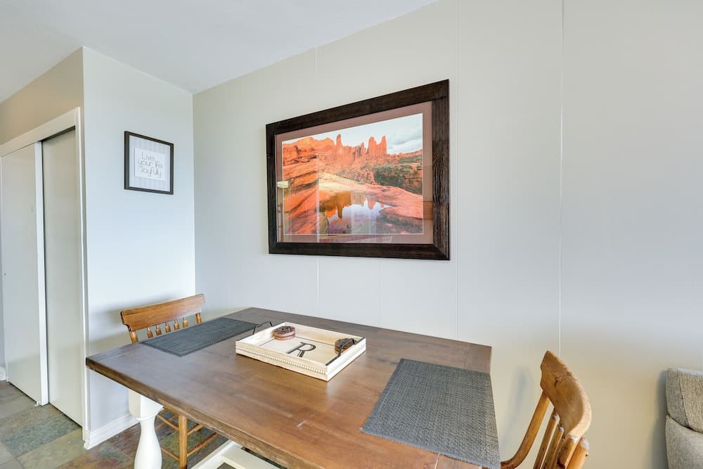 Rorys Roost Hot Springs Condo on Lake Hamilton!