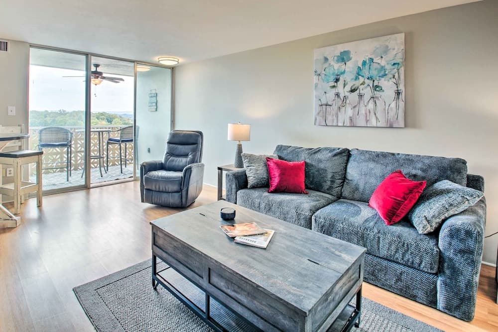 Pool & Views: 'seventh Heaven' Hot Springs Condo