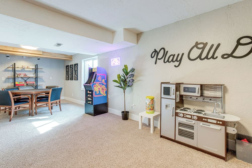 6 Mi to Dtwn: Arvada Home w/ Hot Tub & Yard