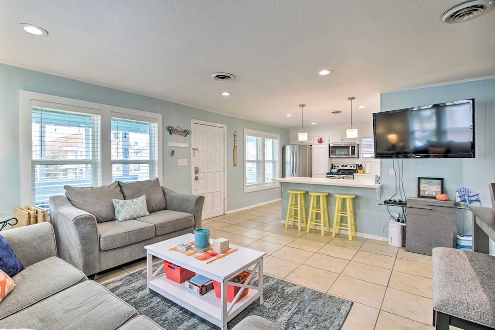 Beach Home w/ Pool & Hot Tub < 1 Block to Beach!