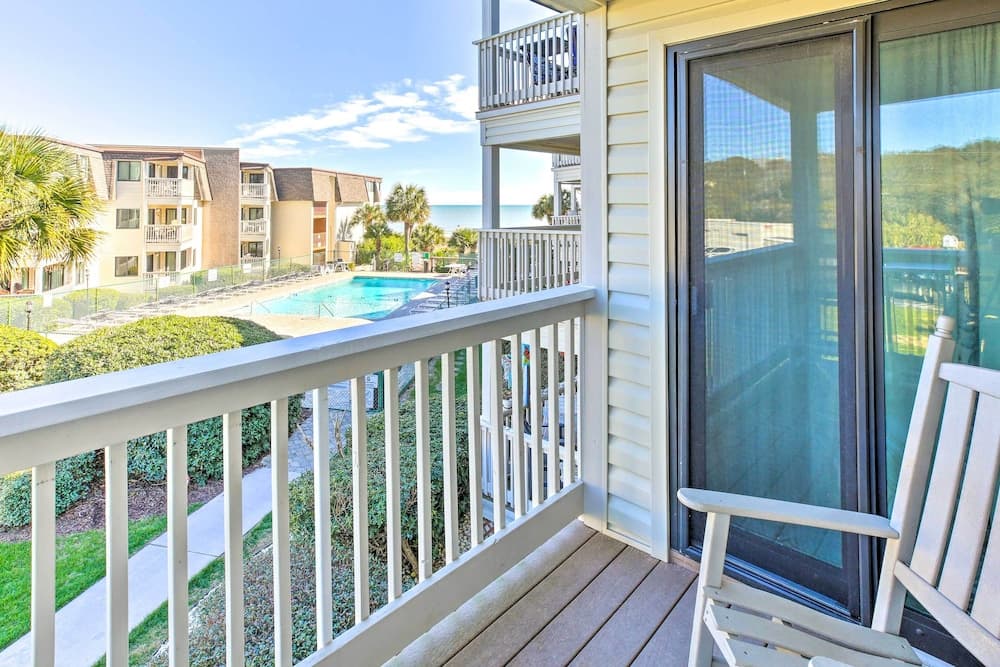 Walk to Ocean: Myrtle Beach Condo w/ Pool!