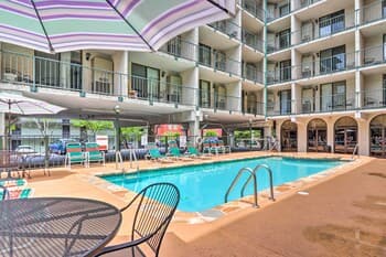 Condo w/ Balcony, Walk to Dtwn Gatlinburg Fun