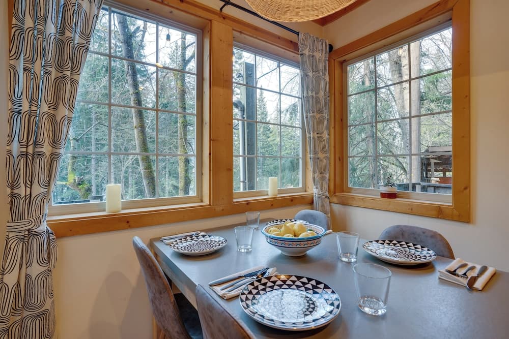 Leavenworth Cabin w/ Private Hot Tub!