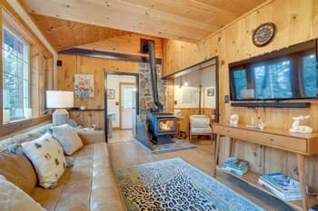 Leavenworth Cabin w/ Private Hot Tub!