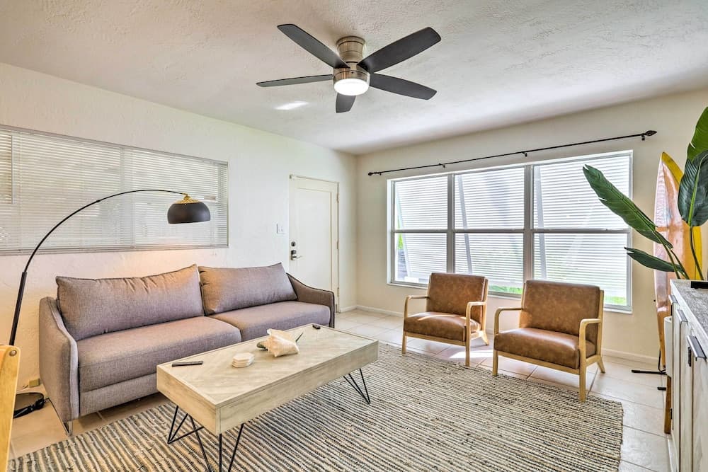 Cute & Cozy Florida Duplex: Walk to Beaches!