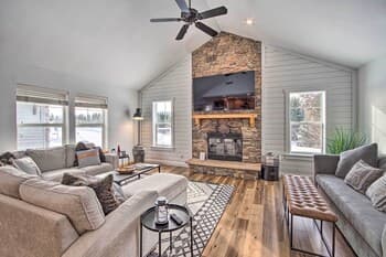 Stylish & Modern Townhome Near Cle Elum Lake!