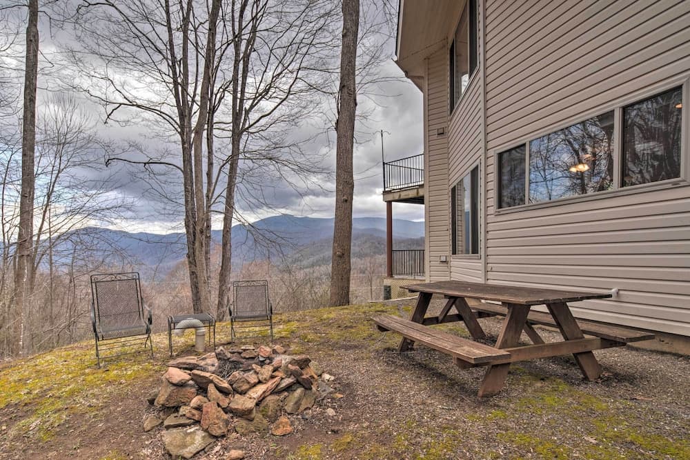 Charming Burnsville Apt w/ Mountain Views & Deck!