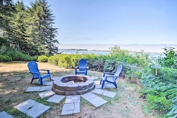 Enchanting Coos Bay Sanctuary w/ Lush Views!
