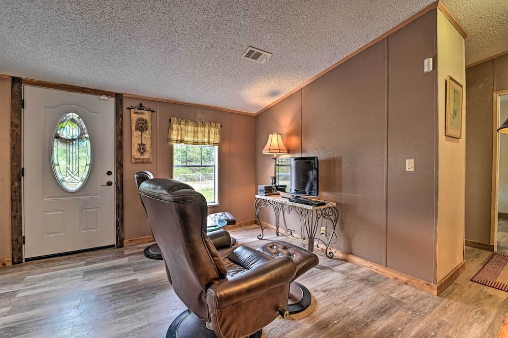 Quiet Pet-friendly Silver Springs Escape!