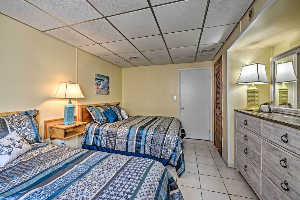 Wildwood Crest Condo w/ Pool: Walk to Restaurants!