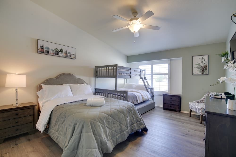 Palm Desert Oasis w/ Hot Tub < 1 Mi to Golf!