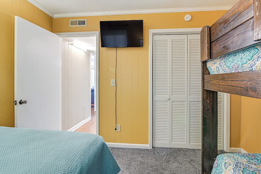 Coastal Condo on Beach w/ Community Pool Access!