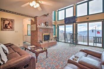 Burnsville Hideaway w/ Deck & Panoramic Mtn Views