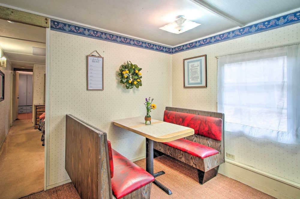 Athens Vintage Fishing Cabin on Elk River!