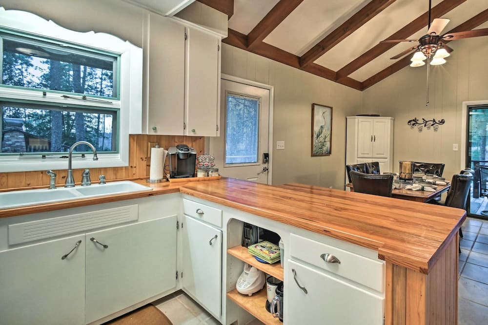 Rockingham Cabin on 75 Acres w/ Lake Access!