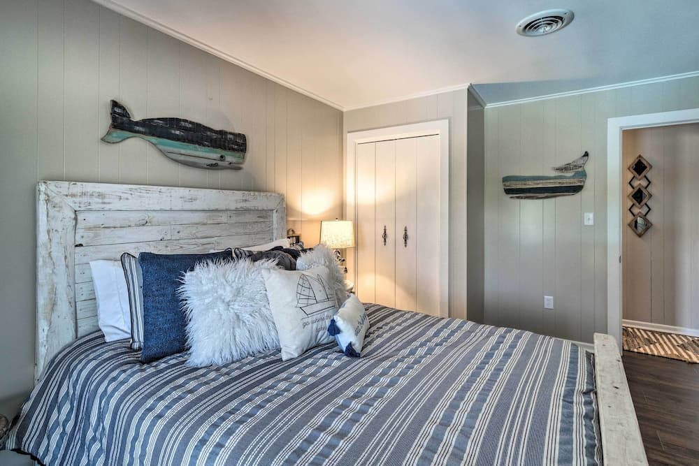 Chic Family-friendly Home With Outdoor Oasis!