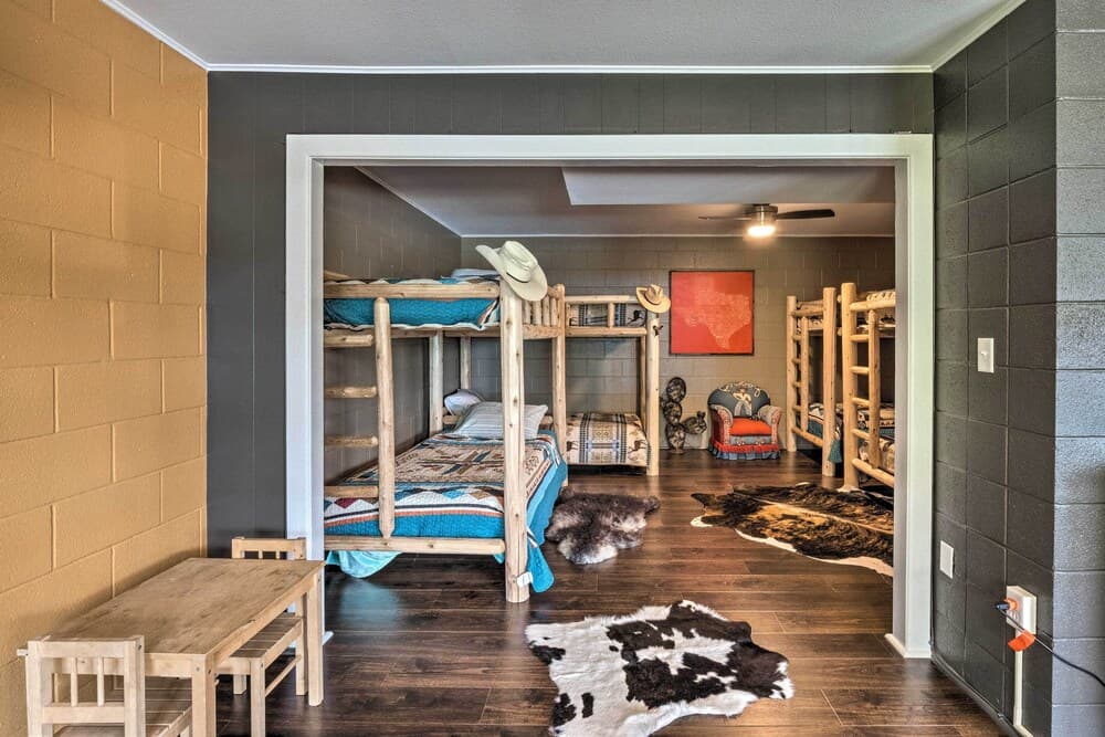 Chic Family-friendly Home With Outdoor Oasis!