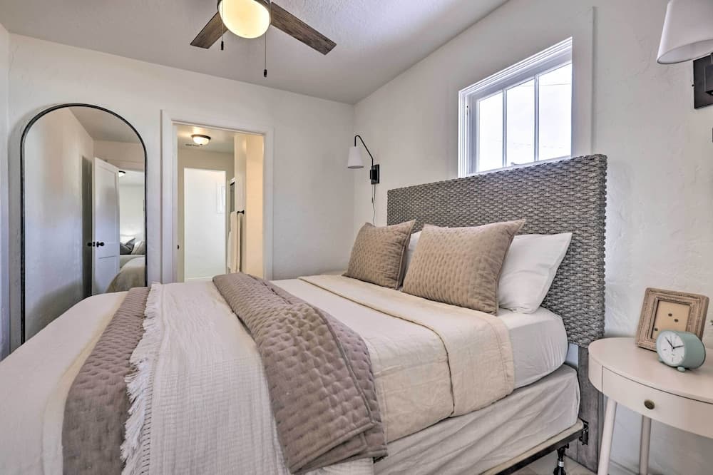 Modern Kanab Cottage w/ View < 1 Mi to Hiking!