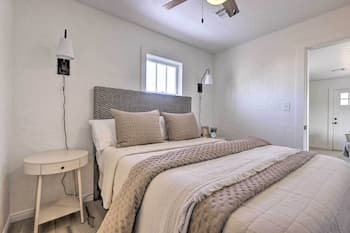 New! Modern Kanab Cottage w/ View < 1 Mi to Hiking