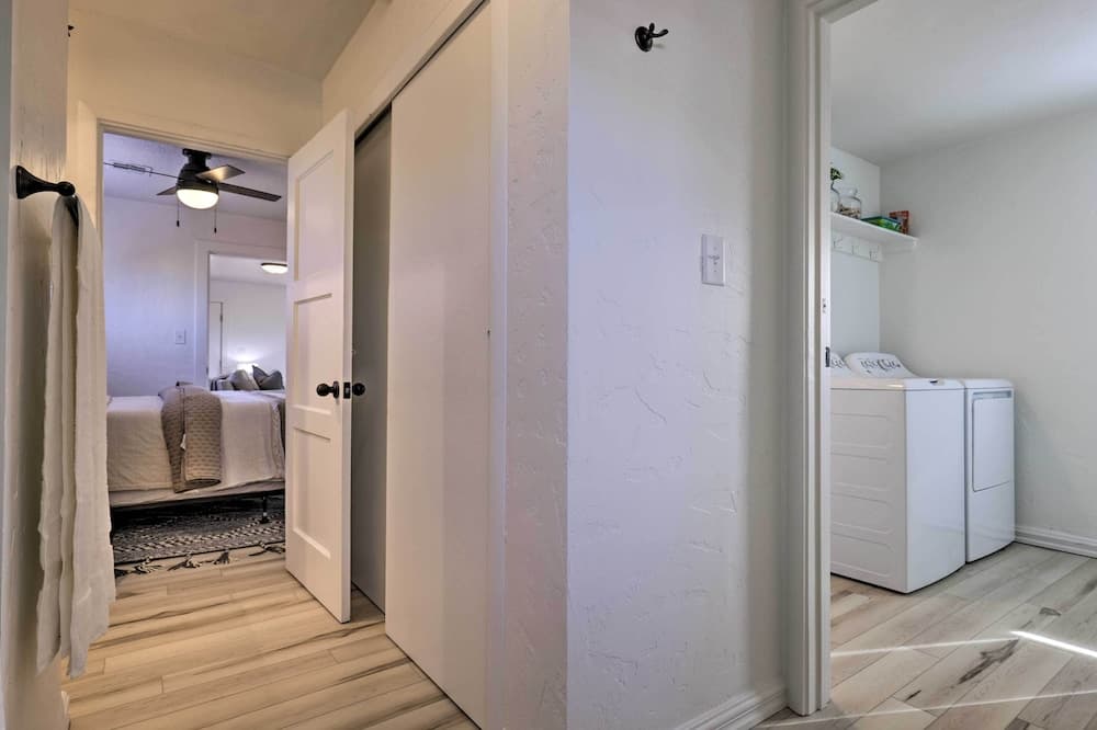 Modern Kanab Cottage w/ View < 1 Mi to Hiking!