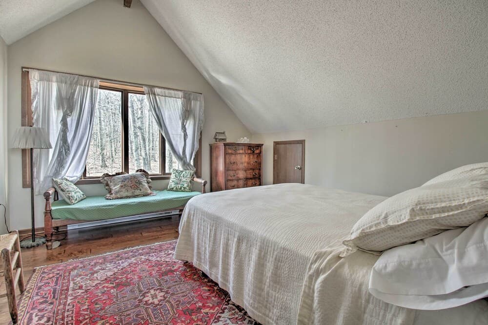 Cozy Wintergreen Cabin Near Mountain Inn & Slopes!