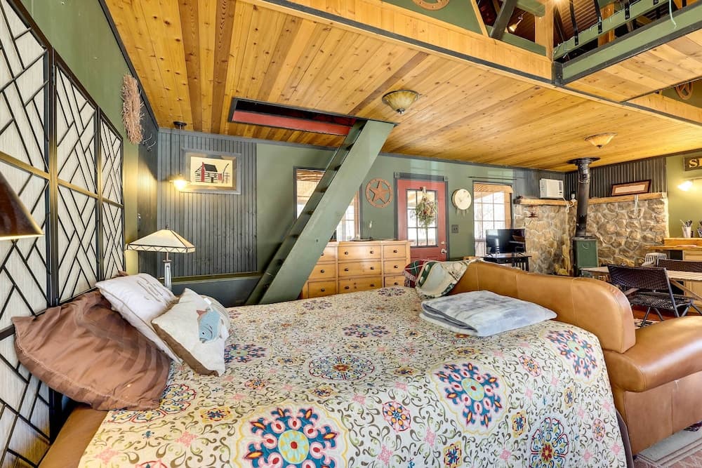 Cute Eureka Springs Vacation Rental With Fire Pit!