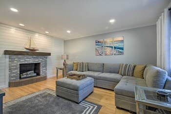 Modern Middletown Retreat, 2 Mi to CT River!