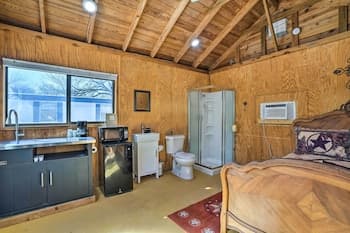 Waterfront Lake Dunlap Studio Cabin w/ Dock