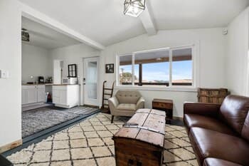 Esther's Apt: Parking + Views of The Open Cut