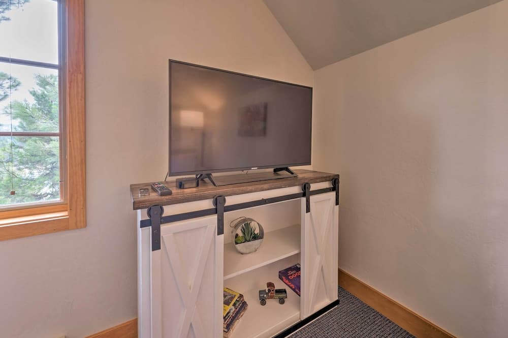 Private Mccall Apartment w/ Mountain View!