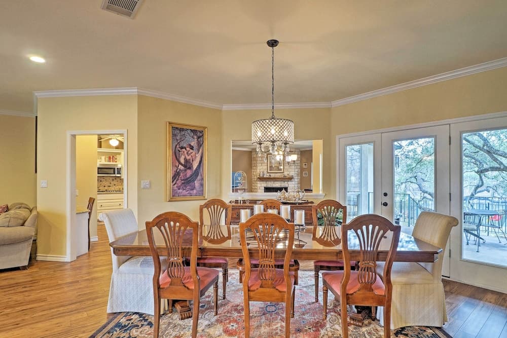 Round Rock Lakefront Home w/ Water Toys & Fire Pit