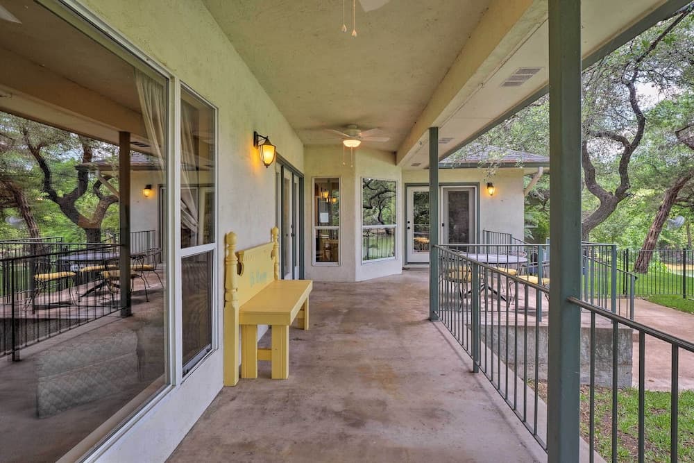 Round Rock Lakefront Home w/ Water Toys & Fire Pit