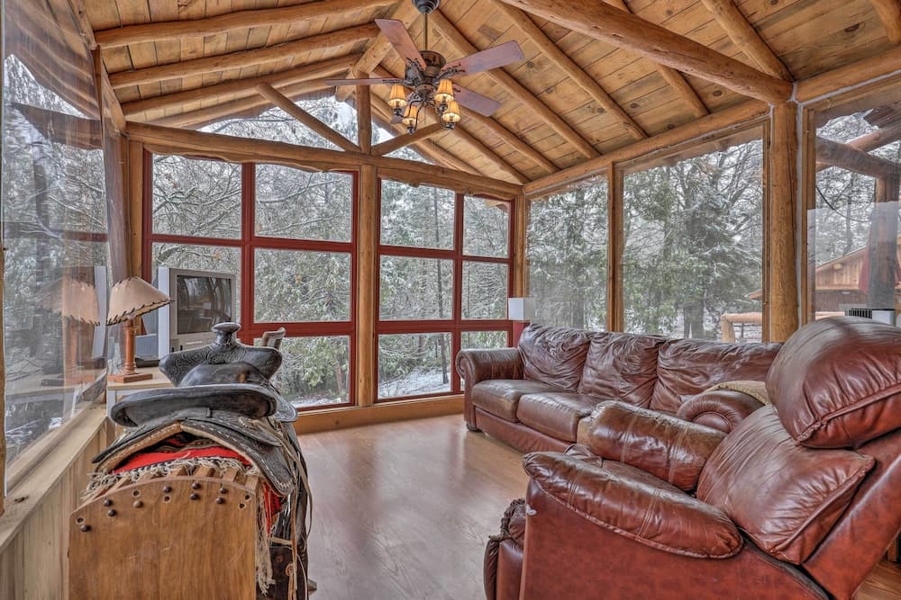 Creekside Cabin 8 Mi to Kings Canyon National Park