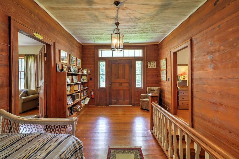 Historic Lafayette Retreat w/ Guest House!