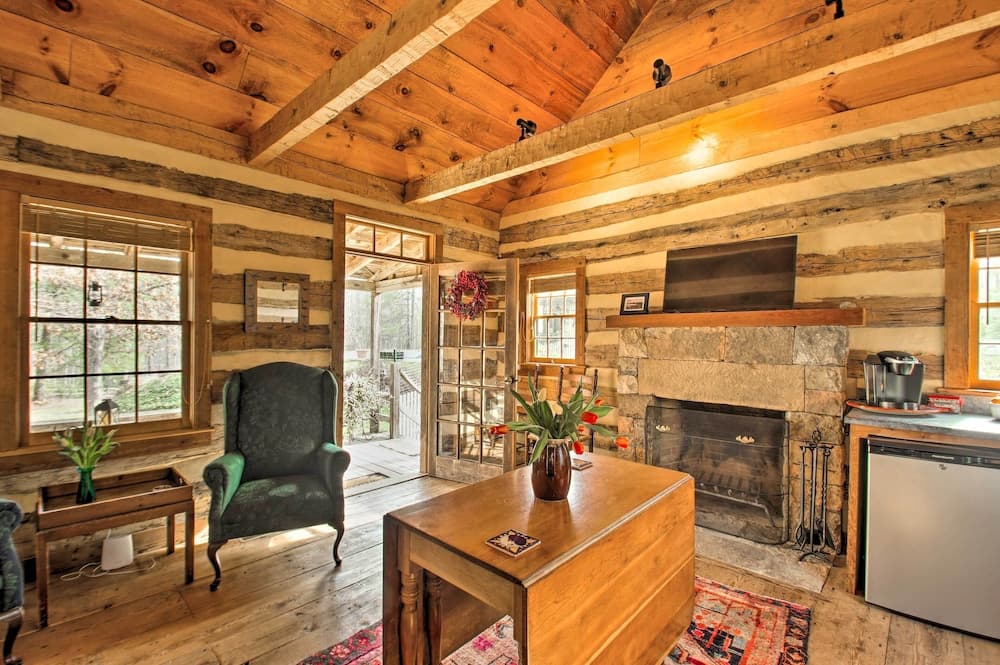 Numerous On-site Trails: Earlysville Wooded Cabin