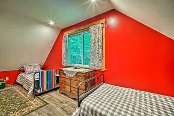 Cozy Treetop Hideaway Near Harriman Reservoir!