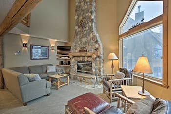 Comfy Lutsen Mountain Villa w/ Balcony & Grill