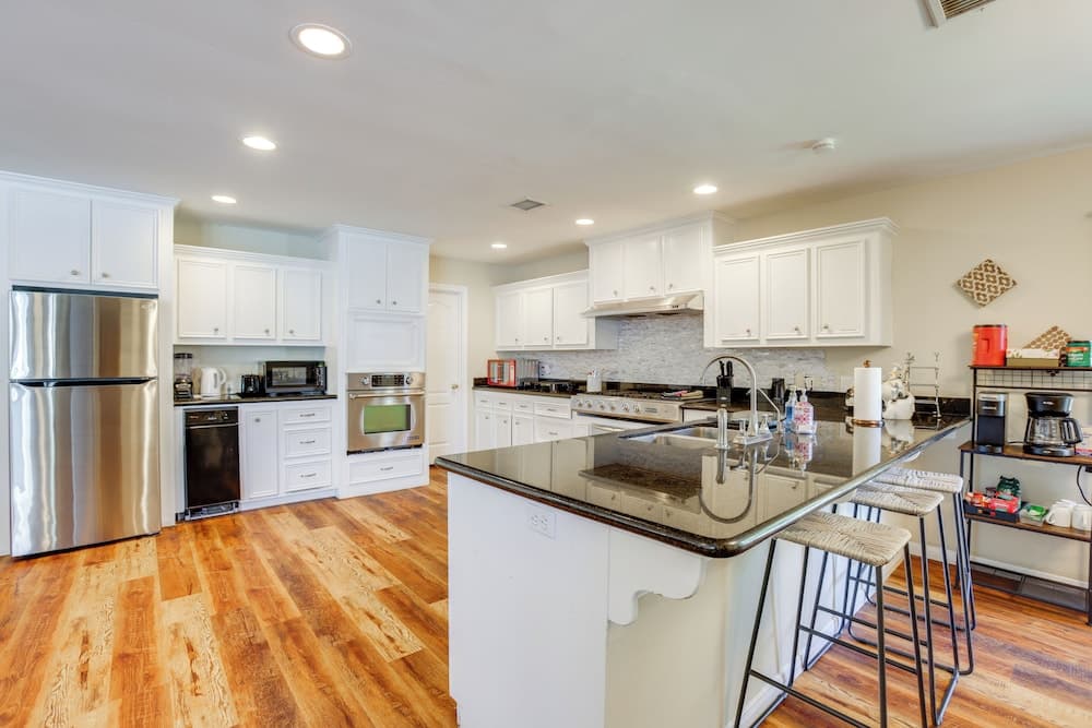 Private Pool: Spacious & Secluded Magnolia Cottage